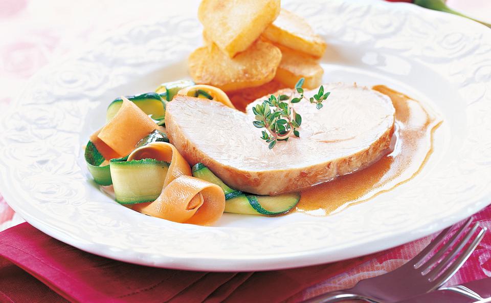 Kalbsbraten mit Thymiansaft und Gemüsenudeln