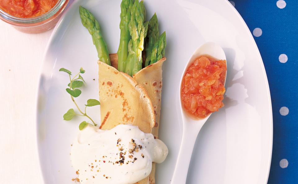 Spargel-Crêpes mit Paradeisconfit und Frischkäse-Schaum