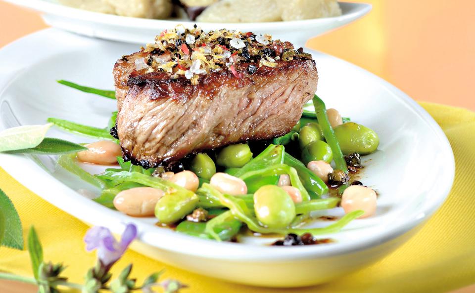 Kalbssteak mit Zitronenmarinade und Melanzanipüree