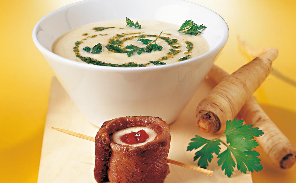 Petersilsuppe mit Rehspieß