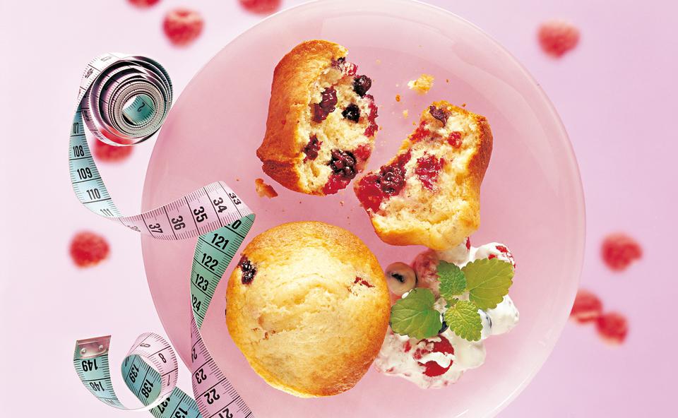 Beeren-Muffins mit Beerenrahm