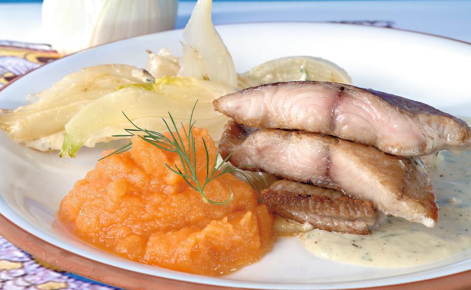 Wels mit Fenchel in Mandel-Dill-Sauce