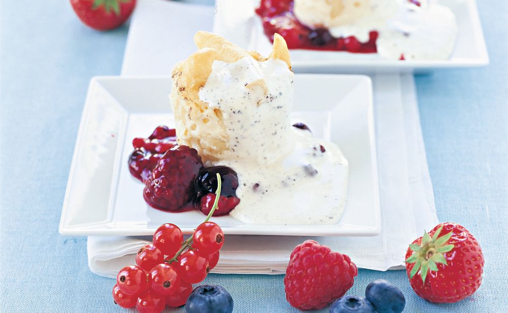 Mohnnudel-Auflauf mit marinierten Beeren • Rezept • GUSTO.AT