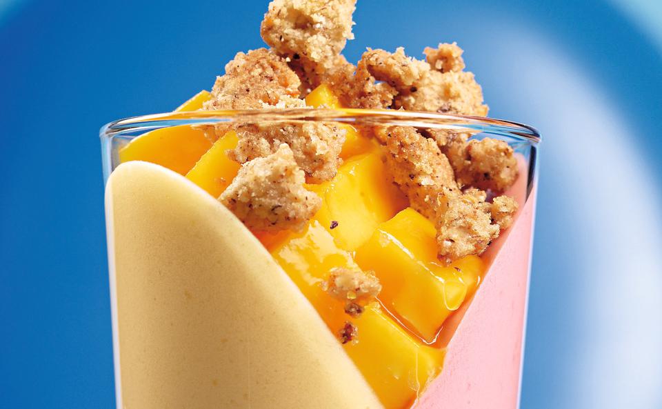 Himbeer-Mangocreme mit Mandel-Crumble