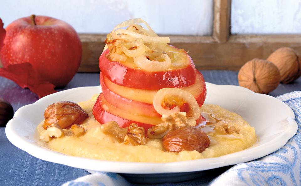 Gebratene Äpfel mit Zwiebeln, Maroni und Nüssen