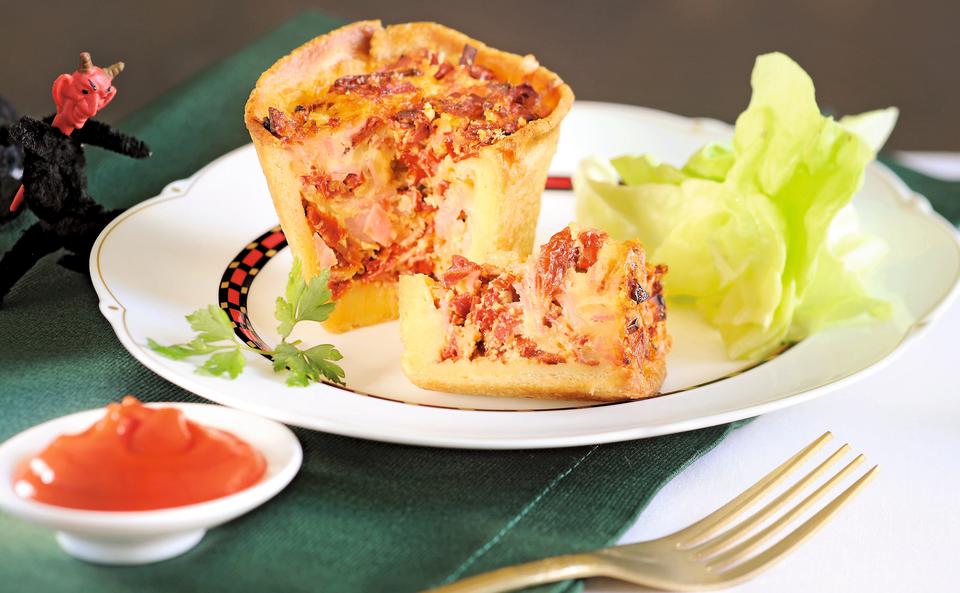 Pikante Toast-Muffins mit Blattsalat