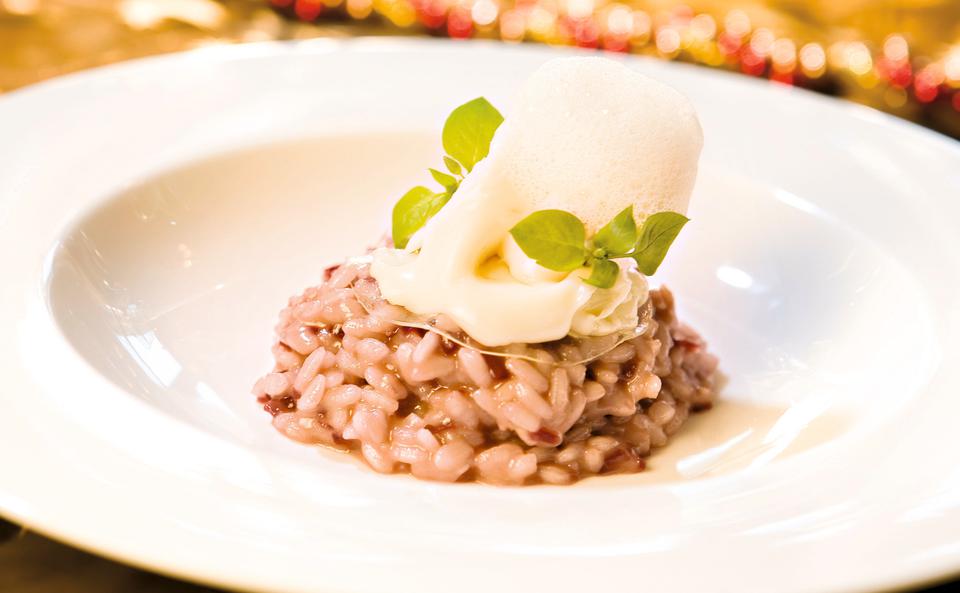 Rotes Zwiebelrisotto mit Traminergelee und Gorgonzola