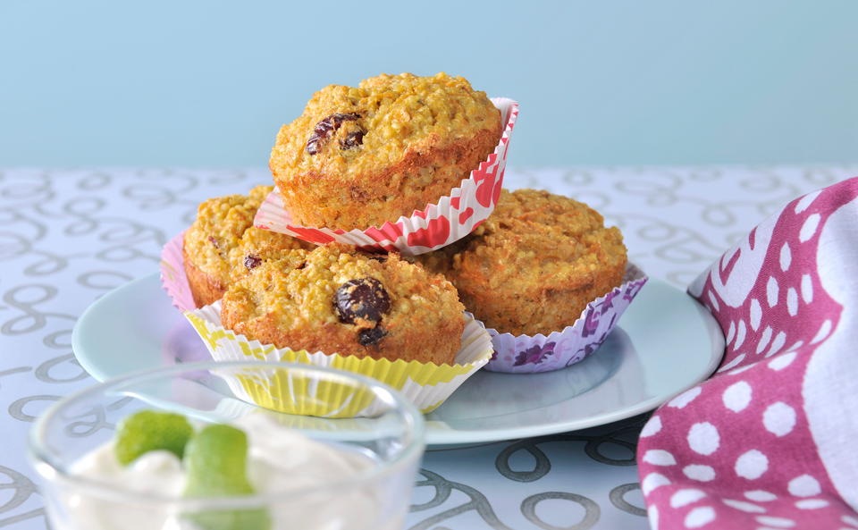 Karotten-Hirse-Muffins mit Joghurtcreme