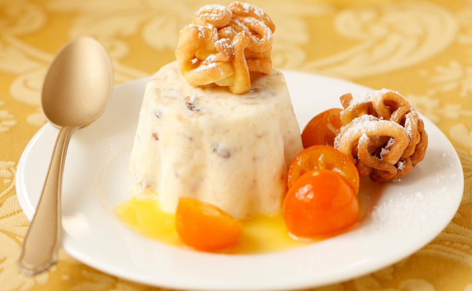 Christstollenparfait mit Kumquatkompott