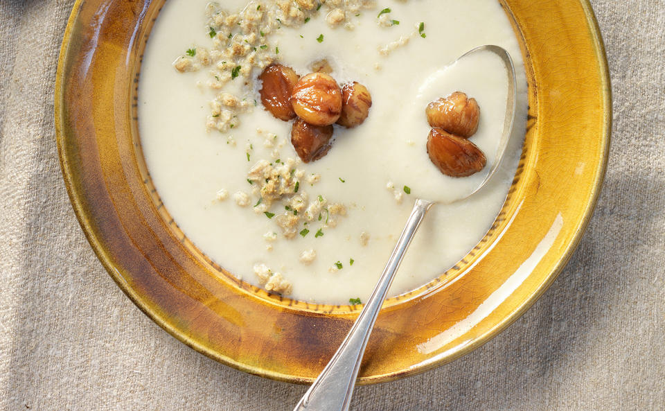 Petersilwurzelsuppe mit Maroni