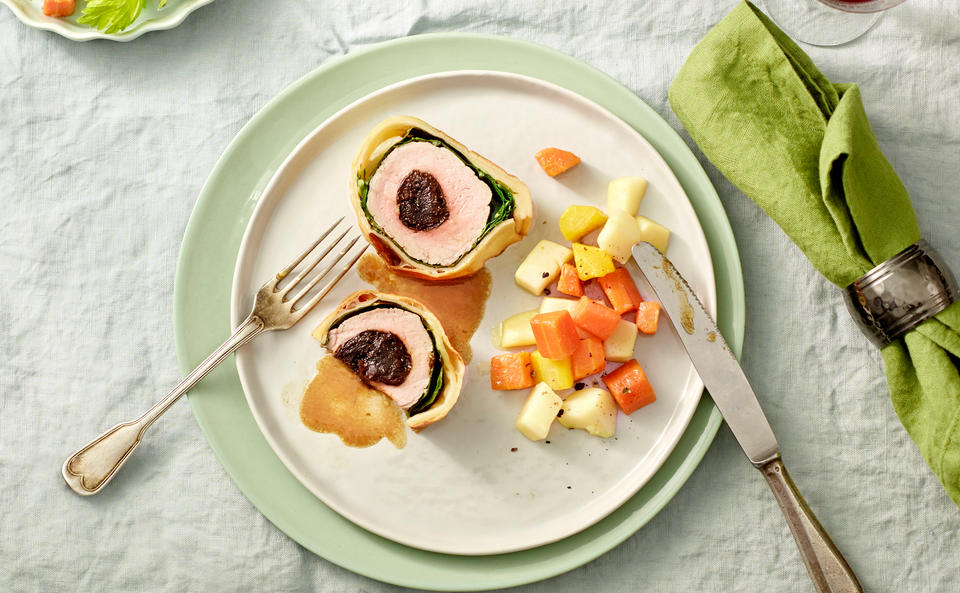 Kalbsfilet mit Zwetschken im Topfenteig