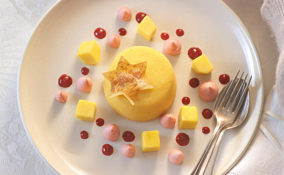 Frischkäsepudding mit Himbeeren und Mango