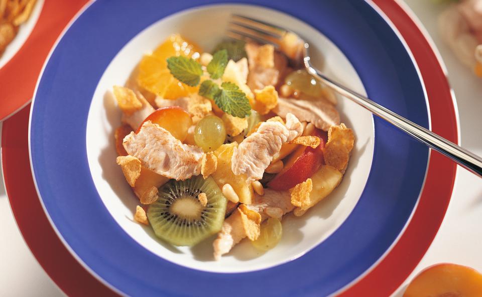 Pikanter Fruchtsalat mit Orangen-Marinade und Pute