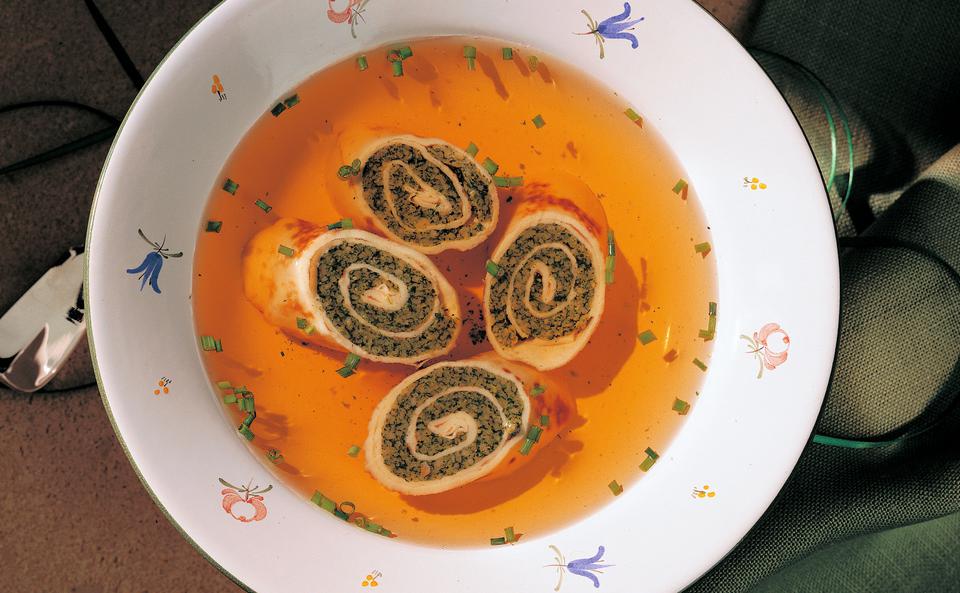 Suppe mit Spinatroulade