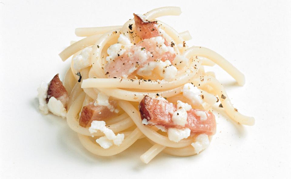 Spaghetti mit Speck und Schafkäse