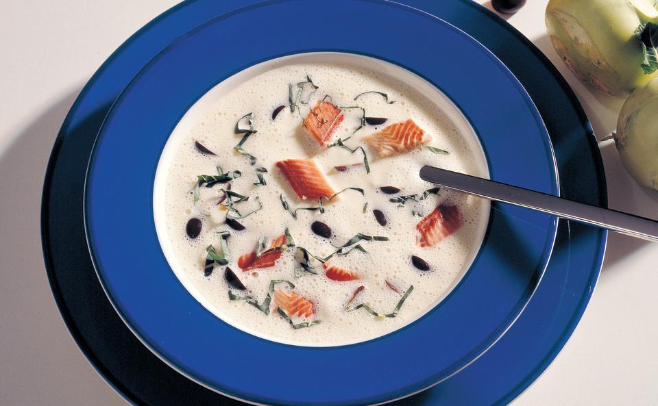 Kohlrabi-Cremesuppe mit Forellenfilet