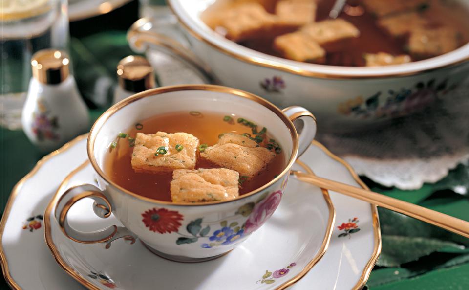 Suppe mit Zucchinischöberln