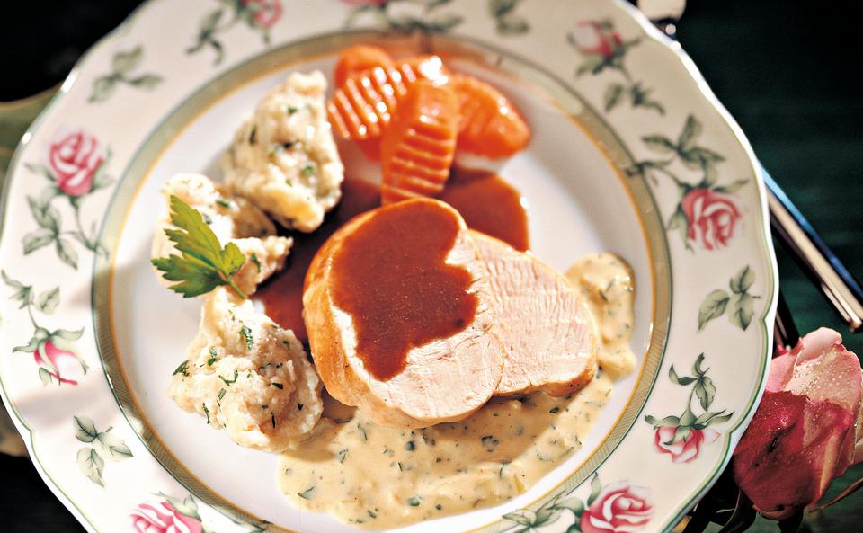 Gebratene Putenbrust mit Buttersauce und Erdäpfelnockerln