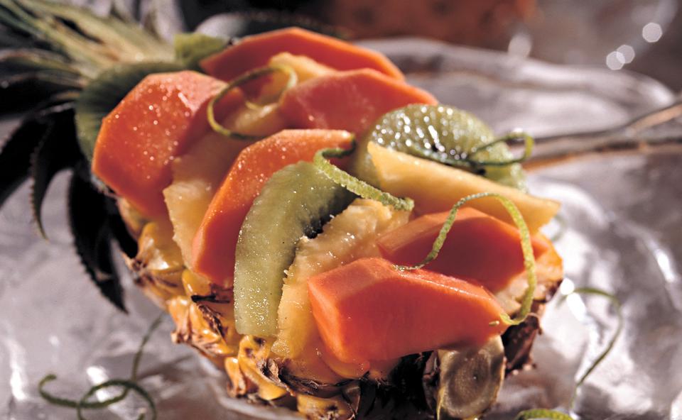 Exotischer Fruchtsalat mit Kokosobers • Rezept • GUSTO.AT