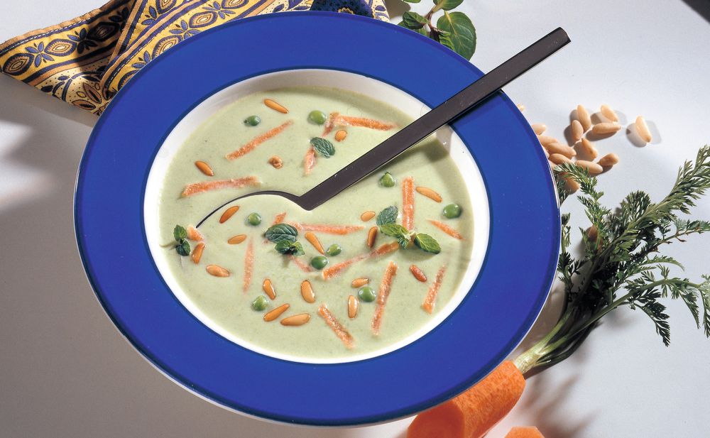 Erbsen-Minze-Suppe mit Karotten • Rezept • GUSTO.AT