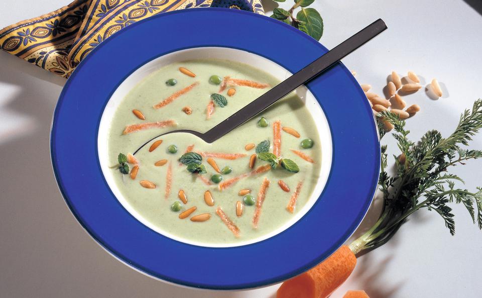 Erbsen-Minze-Suppe mit Karotten