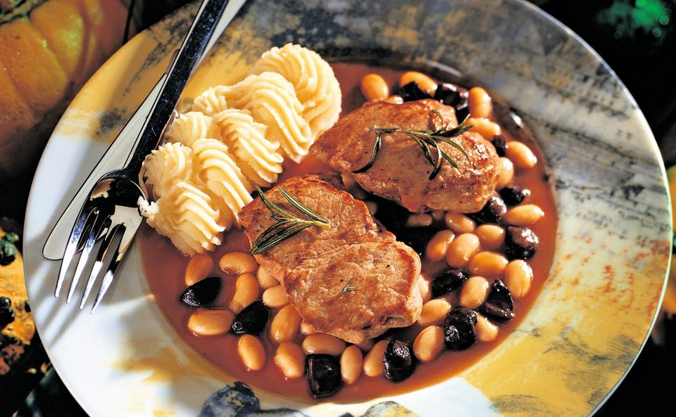 Kalbsfilet mit Bohnen-Olivensauce und Topinambur-Püree