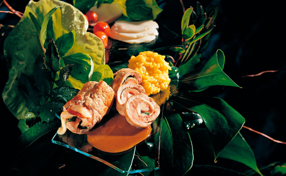 Kalbsrouladen mit Mozzarella und Basilikum • Rezept • GUSTO.AT
