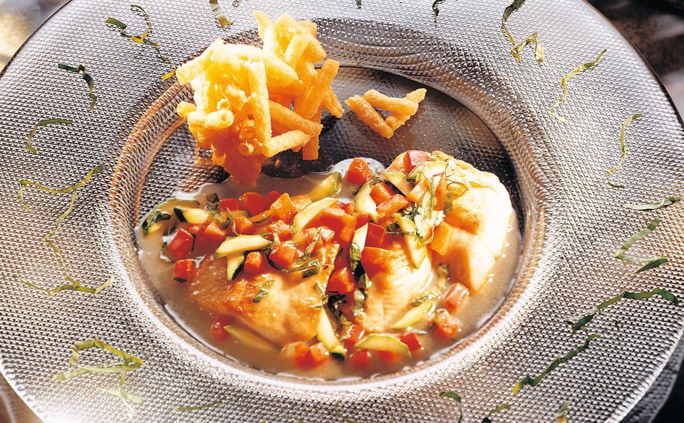 Gebratener Hecht mit Gemüsesauce • Rezept • GUSTO.AT
