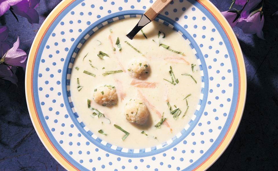 Selleriesuppe mit Räucherlachs