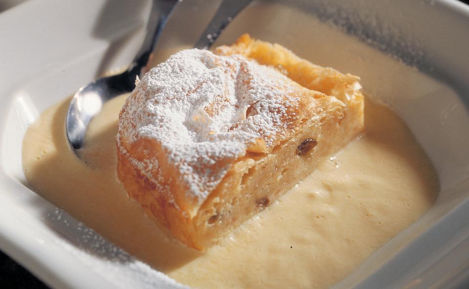 Milchrahmstrudel mit selbstgemachtem Strudelteig