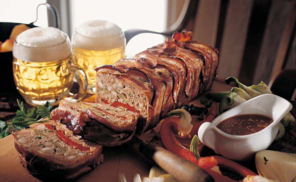 Faschierter Braten mit Speck und Paprika • Rezept • GUSTO.AT