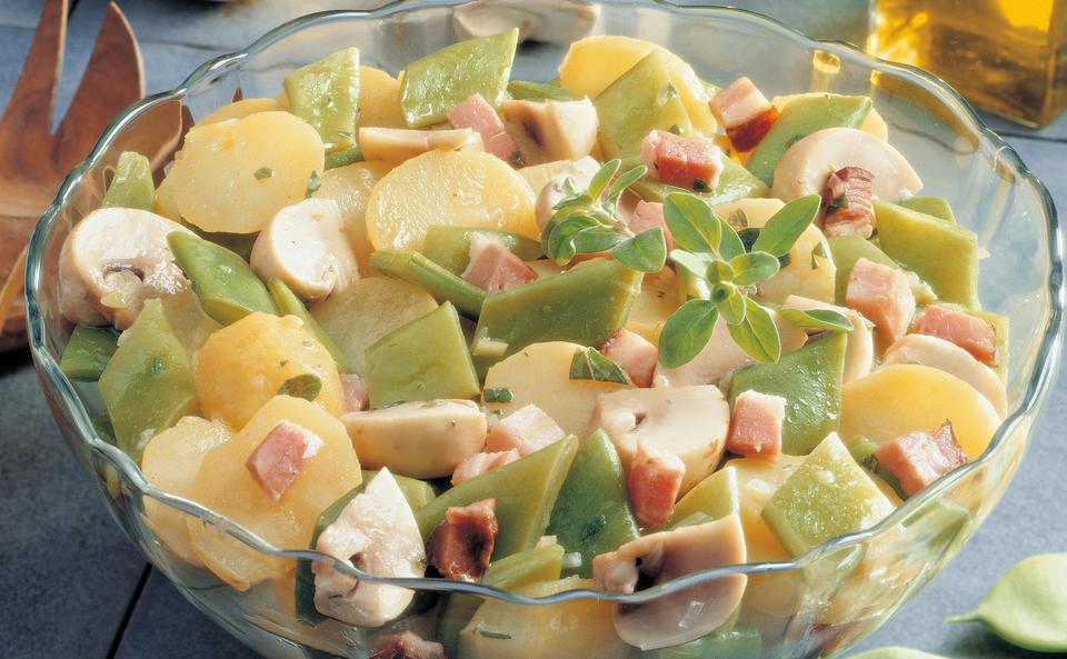 Fisolen-Erdäpfel-Salat mit Speck