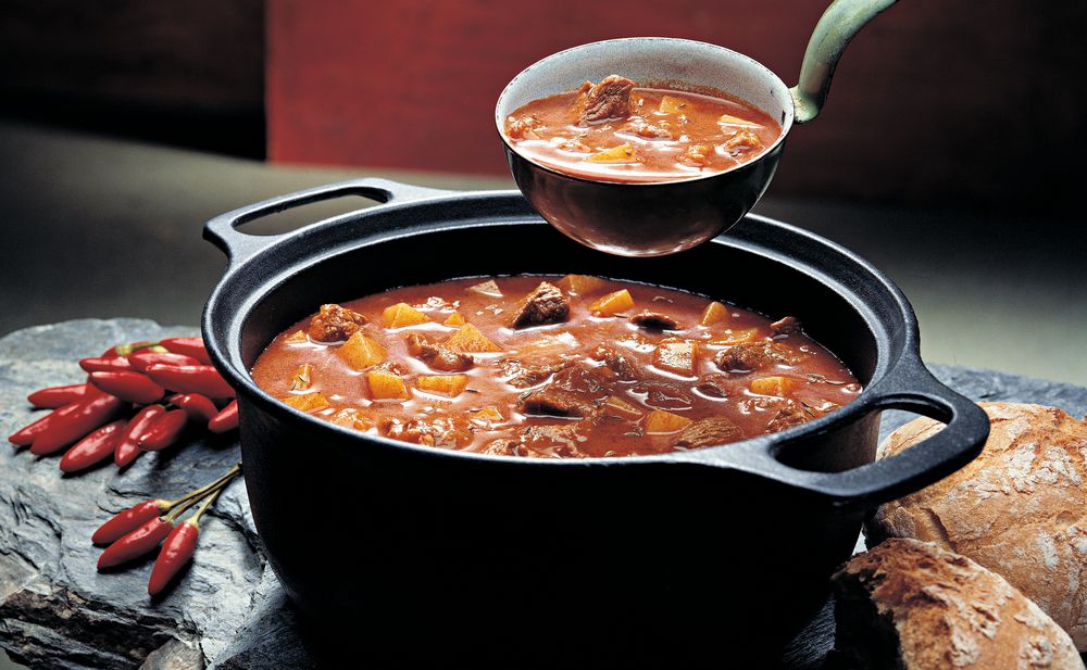 Gulaschsuppe mit Rindfleisch • Rezept • GUSTO.AT