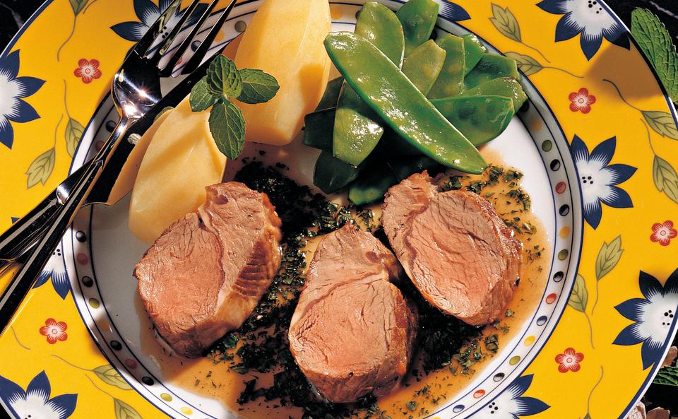 Gebratene Lammrückenfilets mit Minzesauce