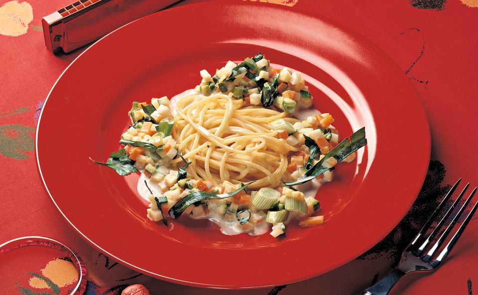Spaghetti mit Gemüsesugo und Estragon