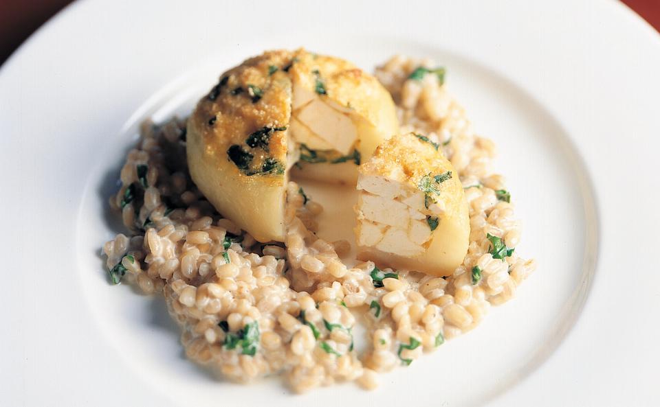 Kohlrabi mit Tofu-Fülle auf Gerstenragout