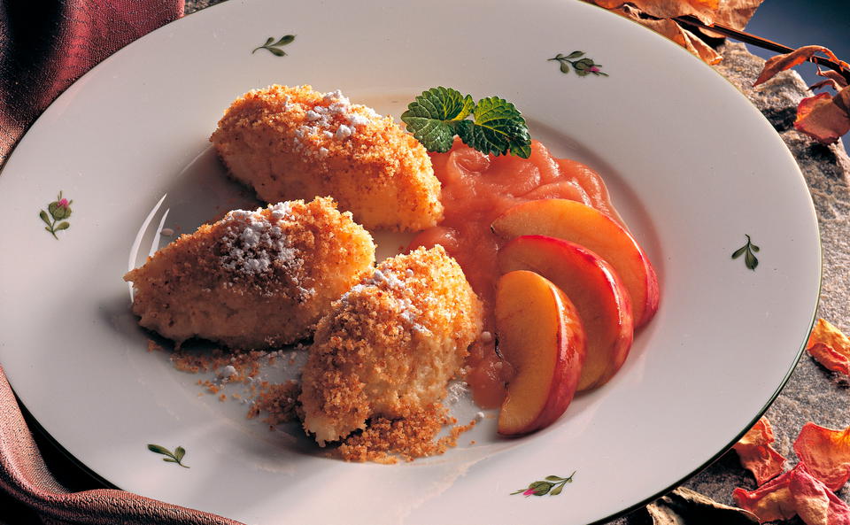 Apfel-Nockerln mit Butter-Bröseln