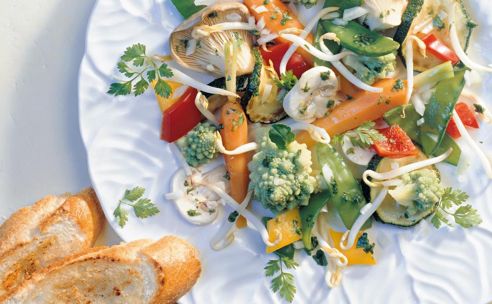 Gemüse-Schwammerlsalat mit Kräutermarinade