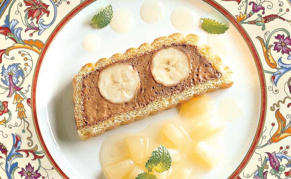 Bananen-Schokoterrine mit Ananassauce