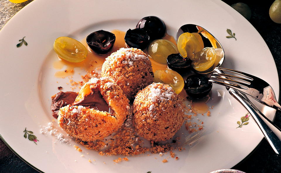 Nougatknödel mit marinierten Trauben