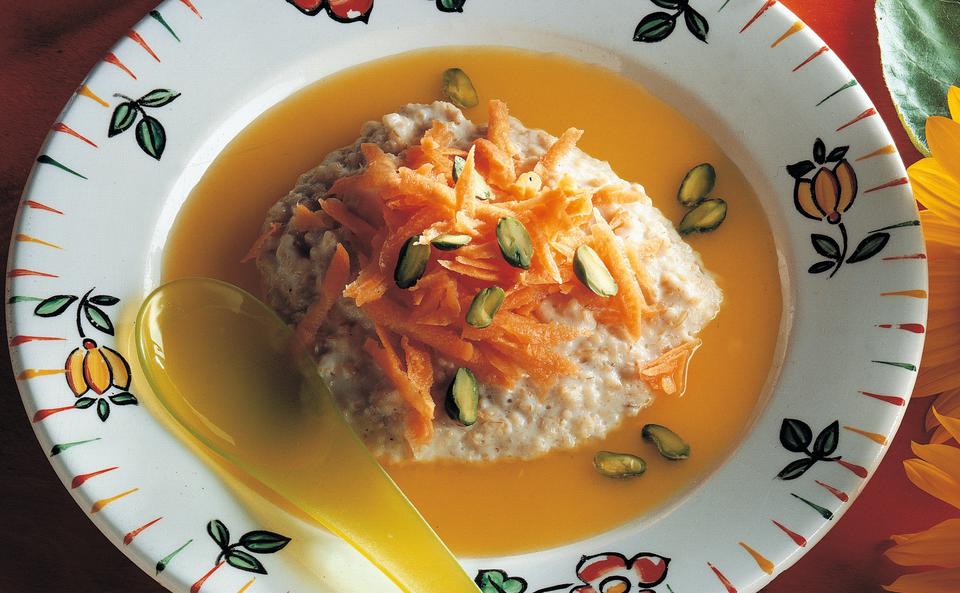 Orangen-Karotten-Porridge mit Pistazien