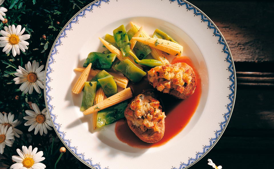 Würzig überbackene Schweinsmedaillons