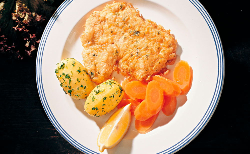 Pariser Schnitzel mit Karottengemüse • Rezept • GUSTO.AT
