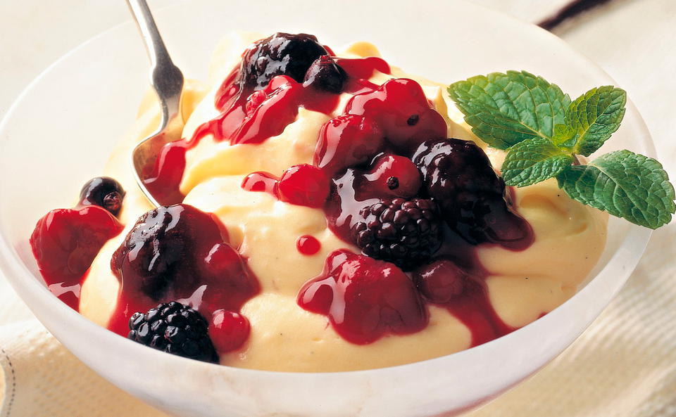 Diplomatencreme mit Beeren