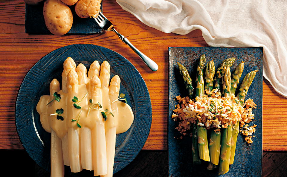 Zweierlei Spargel mit klassischen Beilagen