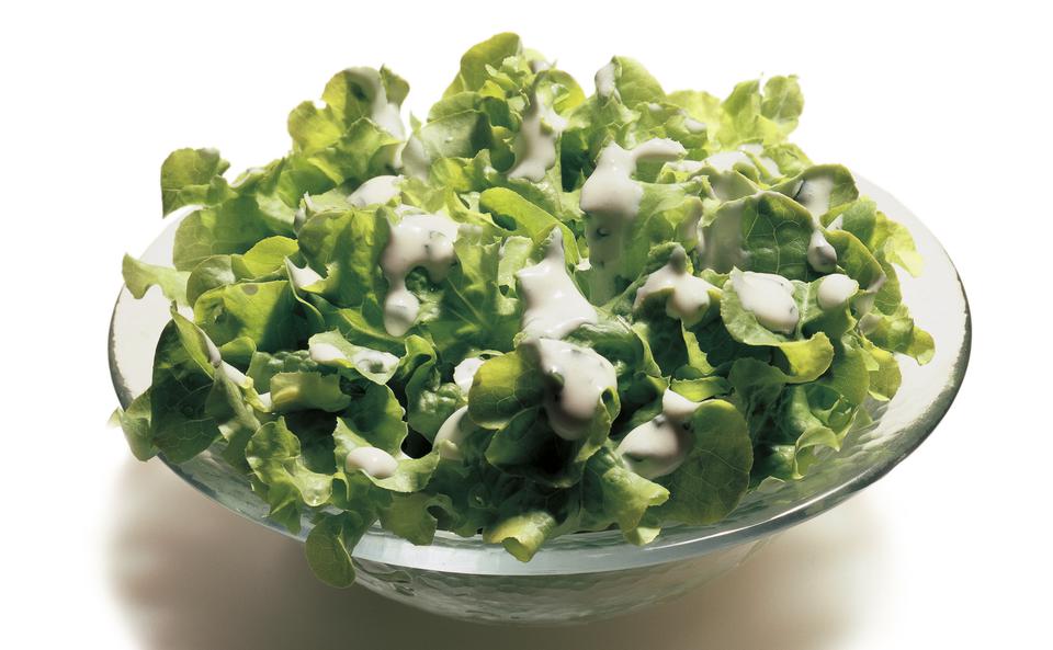 Grüner Eichblattsalat mit Joghurtdressing