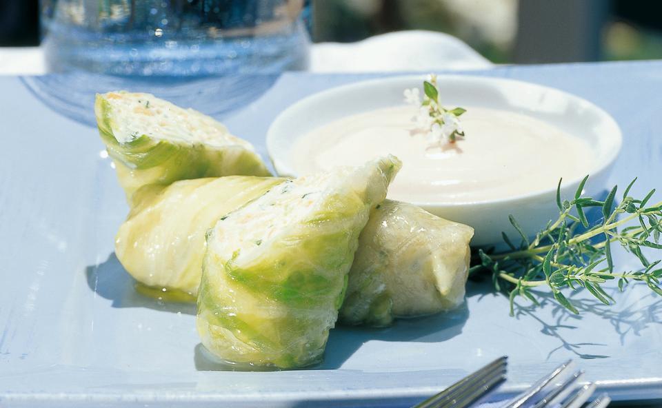 Salatröllchen mit Paradeis-Schaum