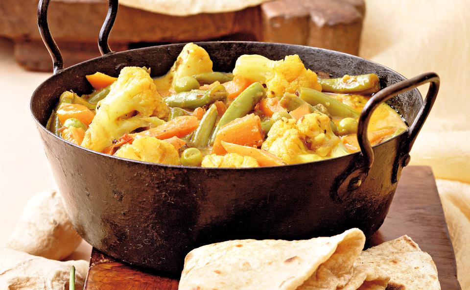 Sabzi mit Chapati: Indisches Gemüsecurry mit Fladenbrot • Rezept