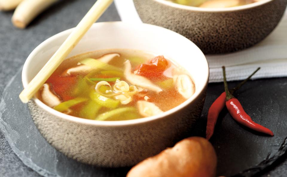 Asiatische Gemüsesuppe mit Zitronengras