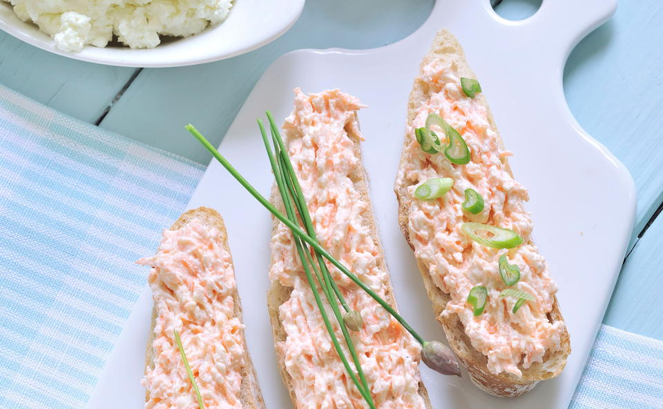 Baguette mit Karotten-Aufstrich